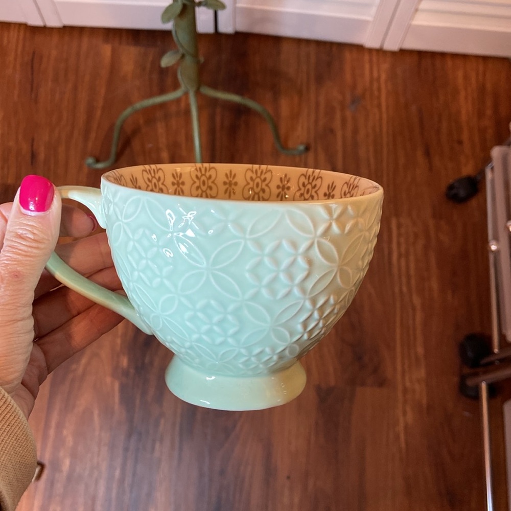 Signature Housewares extra large mugs•seafoam green outside•ivory & beige inside - Picture 3 of 6